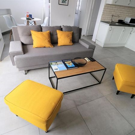 Serenity Heights Apartment: A Panoramic Haven Near Old Town - Free Minibar Bukarest Eksteriør billede