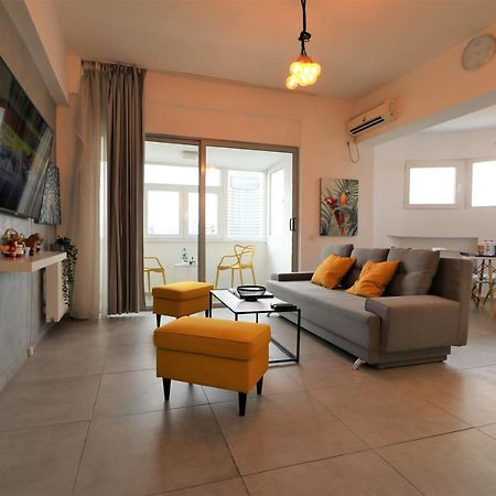 Serenity Heights Apartment: A Panoramic Haven Near Old Town - Free Minibar Bukarest Eksteriør billede