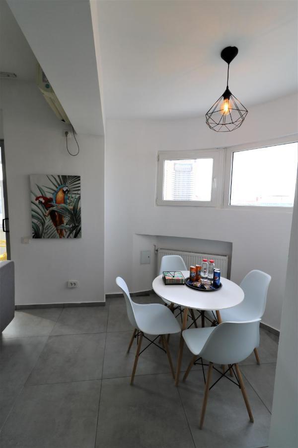Serenity Heights Apartment: A Panoramic Haven Near Old Town - Free Minibar Bukarest Eksteriør billede