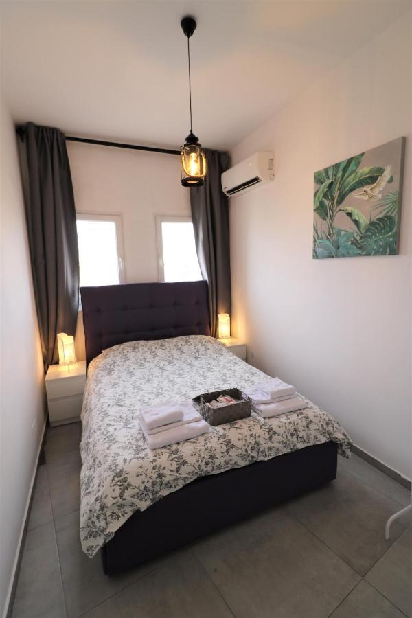 Serenity Heights Apartment: A Panoramic Haven Near Old Town - Free Minibar Bukarest Eksteriør billede