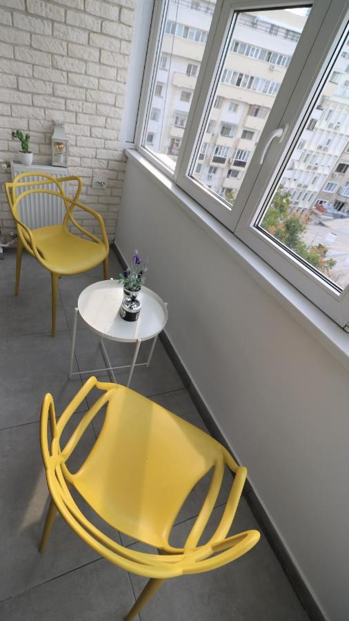 Serenity Heights Apartment: A Panoramic Haven Near Old Town - Free Minibar Bukarest Eksteriør billede