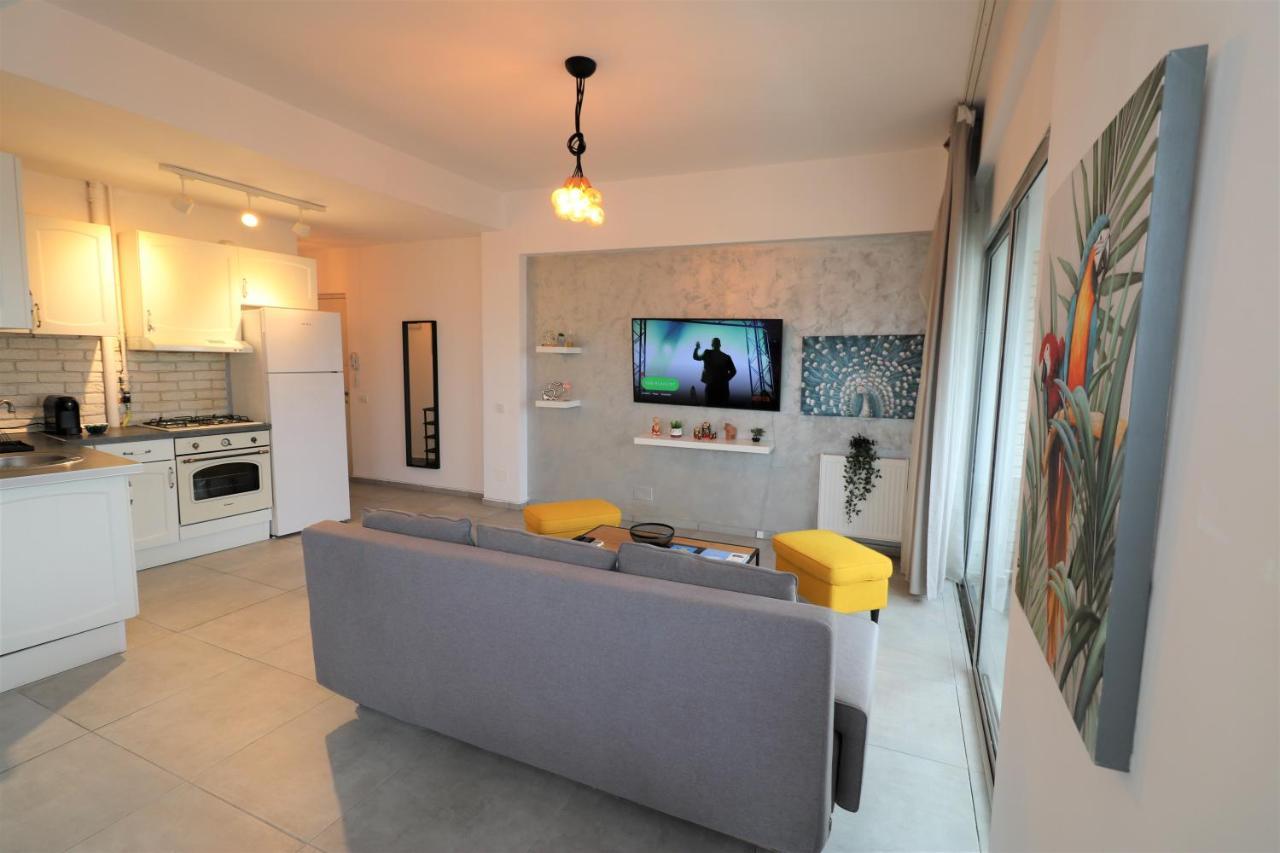 Serenity Heights Apartment: A Panoramic Haven Near Old Town - Free Minibar Bukarest Eksteriør billede