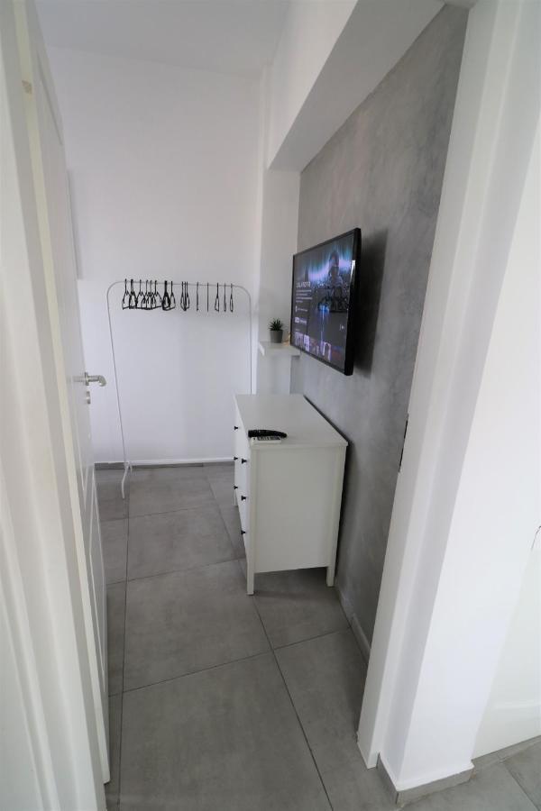 Serenity Heights Apartment: A Panoramic Haven Near Old Town - Free Minibar Bukarest Eksteriør billede