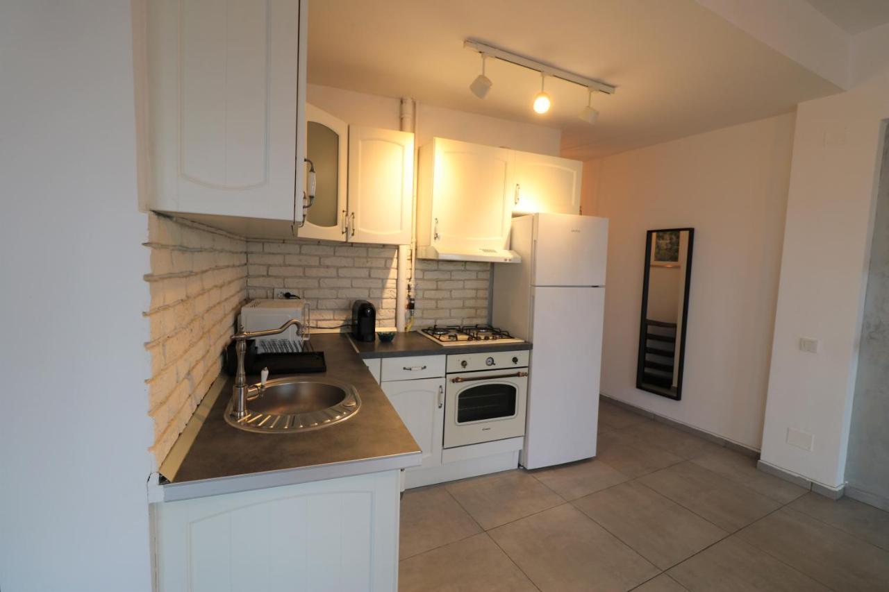 Serenity Heights Apartment: A Panoramic Haven Near Old Town - Free Minibar Bukarest Eksteriør billede
