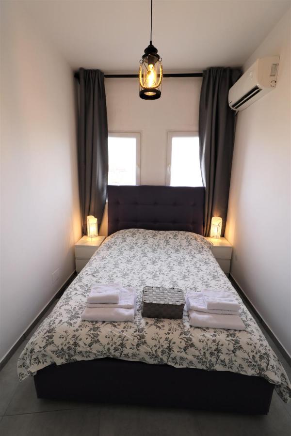 Serenity Heights Apartment: A Panoramic Haven Near Old Town - Free Minibar Bukarest Eksteriør billede