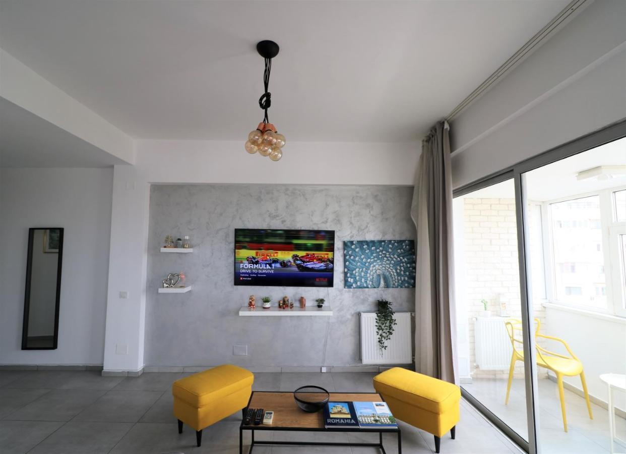Serenity Heights Apartment: A Panoramic Haven Near Old Town - Free Minibar Bukarest Eksteriør billede