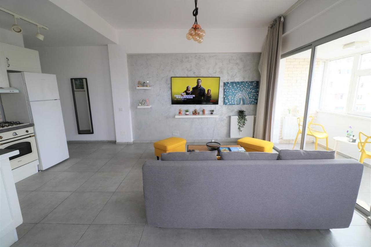 Serenity Heights Apartment: A Panoramic Haven Near Old Town - Free Minibar Bukarest Eksteriør billede