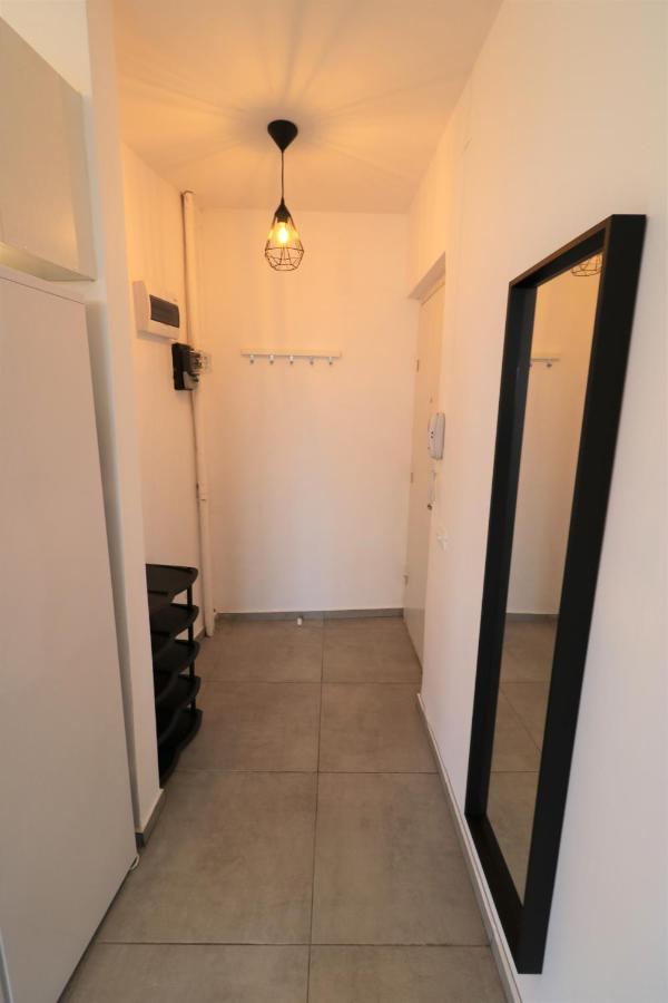 Serenity Heights Apartment: A Panoramic Haven Near Old Town - Free Minibar Bukarest Eksteriør billede