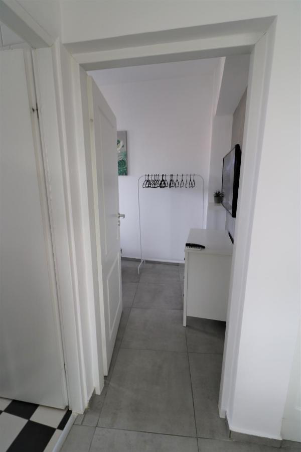 Serenity Heights Apartment: A Panoramic Haven Near Old Town - Free Minibar Bukarest Eksteriør billede