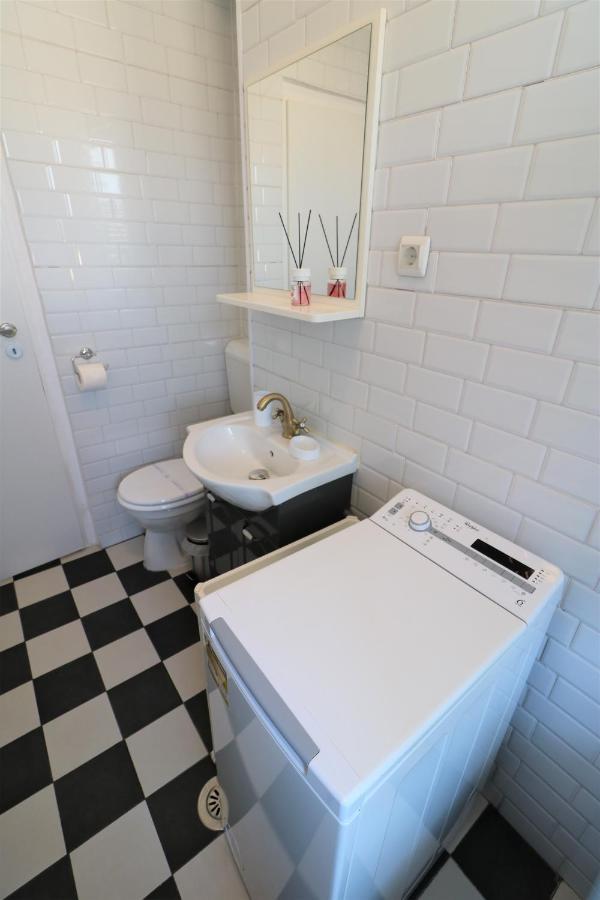 Serenity Heights Apartment: A Panoramic Haven Near Old Town - Free Minibar Bukarest Eksteriør billede