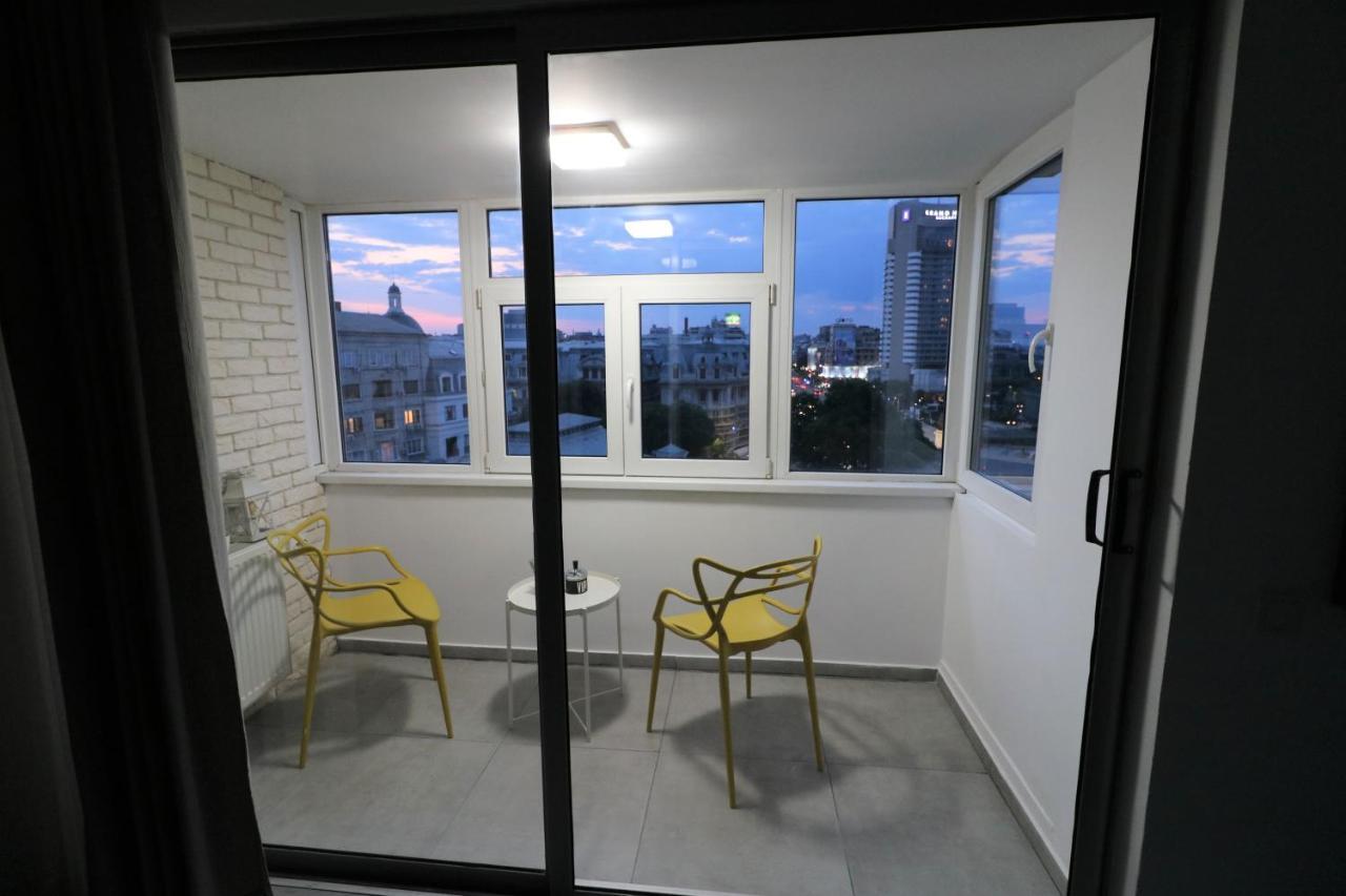 Serenity Heights Apartment: A Panoramic Haven Near Old Town - Free Minibar Bukarest Eksteriør billede