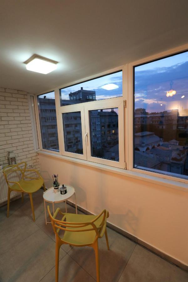 Serenity Heights Apartment: A Panoramic Haven Near Old Town - Free Minibar Bukarest Eksteriør billede