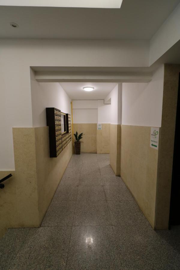 Serenity Heights Apartment: A Panoramic Haven Near Old Town - Free Minibar Bukarest Eksteriør billede