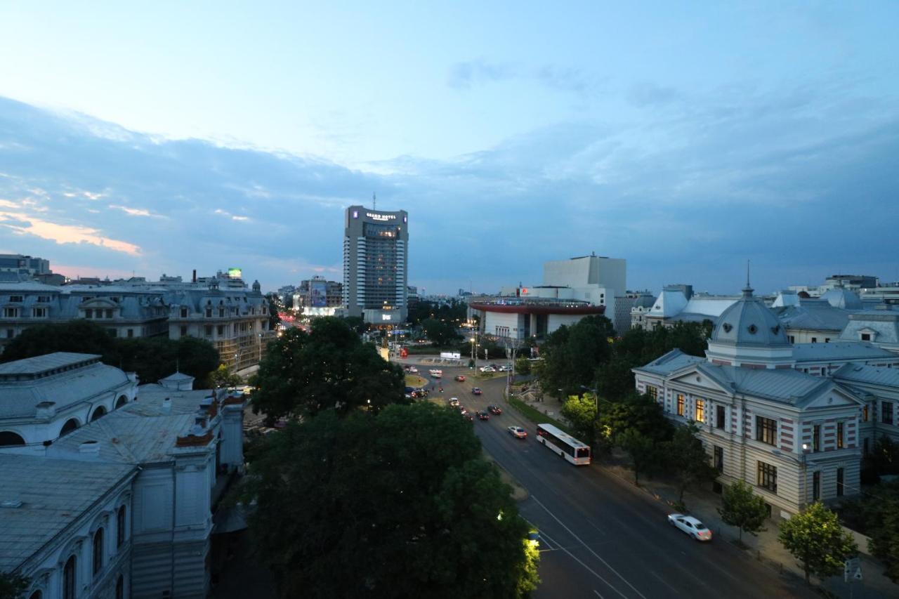 Serenity Heights Apartment: A Panoramic Haven Near Old Town - Free Minibar Bukarest Eksteriør billede