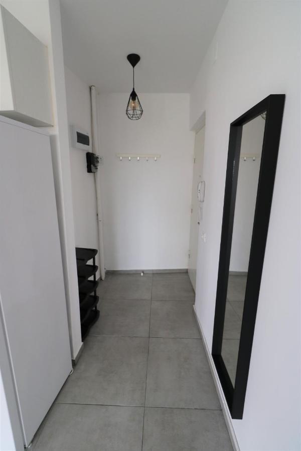 Serenity Heights Apartment: A Panoramic Haven Near Old Town - Free Minibar Bukarest Eksteriør billede