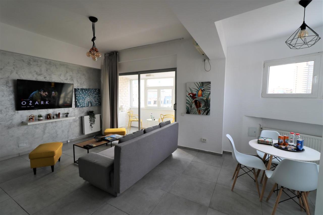 Serenity Heights Apartment: A Panoramic Haven Near Old Town - Free Minibar Bukarest Eksteriør billede