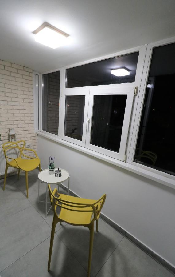 Serenity Heights Apartment: A Panoramic Haven Near Old Town - Free Minibar Bukarest Eksteriør billede